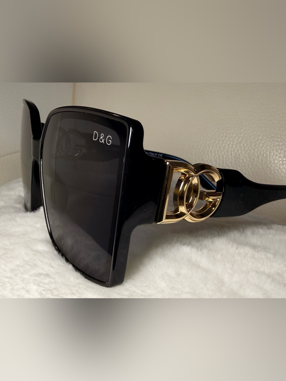 Classic Black Oversized Women's Sunglasses